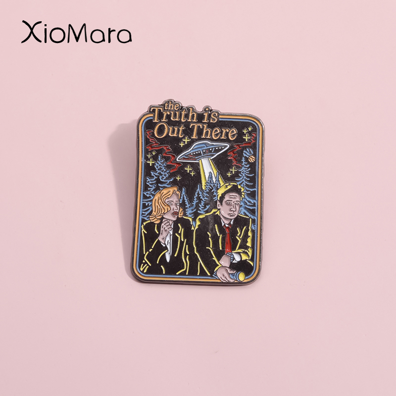 Science Buddies - Film Sains UFO Enamel pin kustom